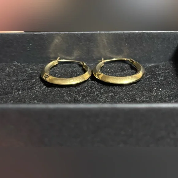 Stampd Gold Hoop Earrings - Picture 2 of 6